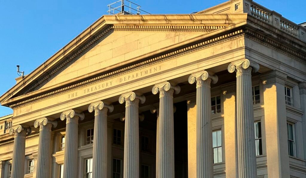 U.S. total government debt tops $40 trillion for first time U.S. total government debt tops $40 trillion for first time