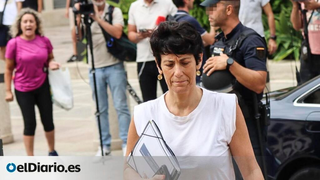 Un hombre agrede a un periodista al confundirle con un migrante en una protesta contra Elma Saiz: “Soy de Ceuta, imbécil” Un hombre agrede a un periodista al confundirle con un migrante en una protesta contra Elma Saiz: "Soy de Ceuta, imbécil"
