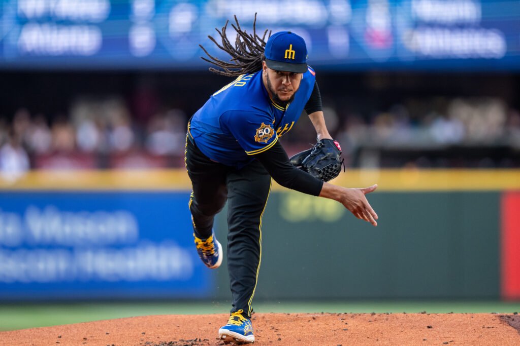 White Sox To Acquire Luis Castillo White Sox To Acquire Luis Castillo