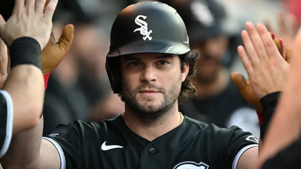 White Sox place OF Andrew Benintendi on bereavement list