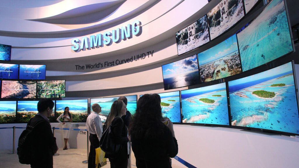 Why Curved TVs Failed But Curved Gaming Monitors Thrived Why Curved TVs Failed But Curved Gaming Monitors Thrived