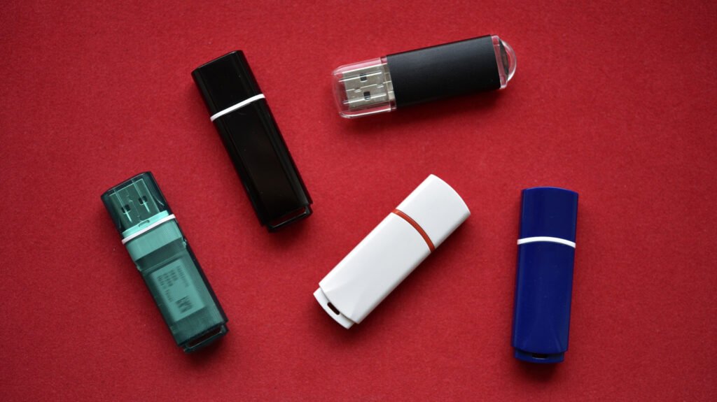 Why Flash Drive Capacity Keeps Increasing (And Why Small Drives Are Rarely Sold Today) Why Flash Drive Capacity Keeps Increasing (And Why Small Drives Are Rarely Sold Today)