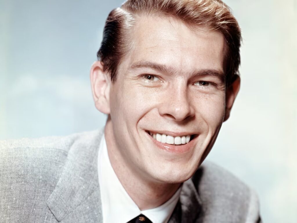 ‘He was deaf, gay, and cried in all his songs’: Johnnie Ray, the brilliant and forgotten rocker who paved the way for Elvis | Culture ‘He was deaf, gay, and cried in all his songs’: Johnnie Ray, the brilliant and forgotten rocker who paved the way for Elvis | Culture