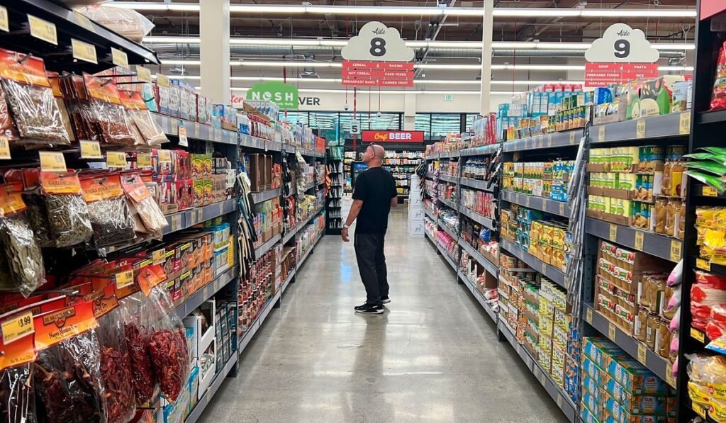 ‘Trickflation’ sells less food at a higher price in containers that look bigger ‘Trickflation’ sells less food at a higher price in containers that look bigger