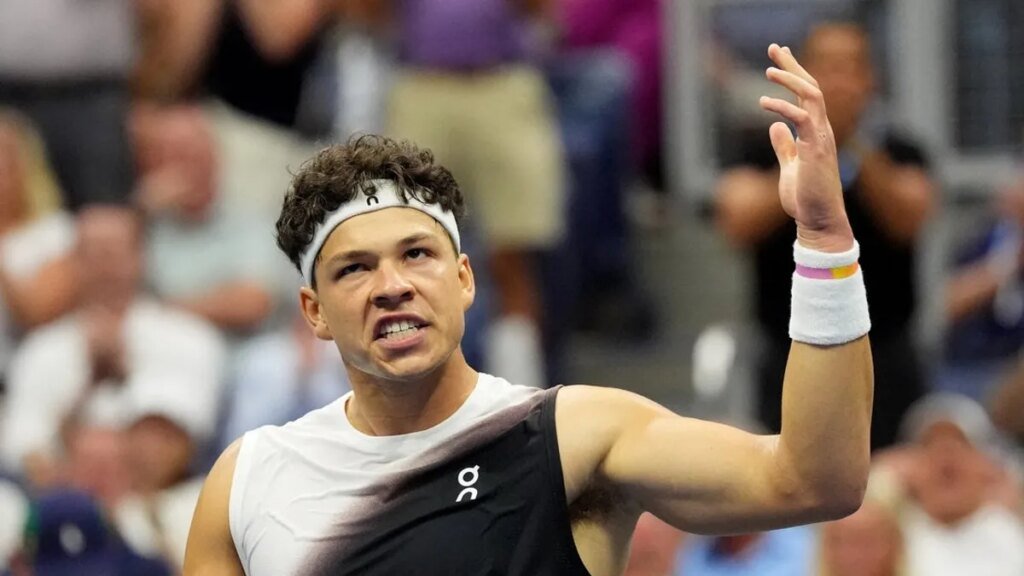 Ben Shelton wins in four sets to reach third round of US Open Ben Shelton wins in four sets to reach third round of US Open
