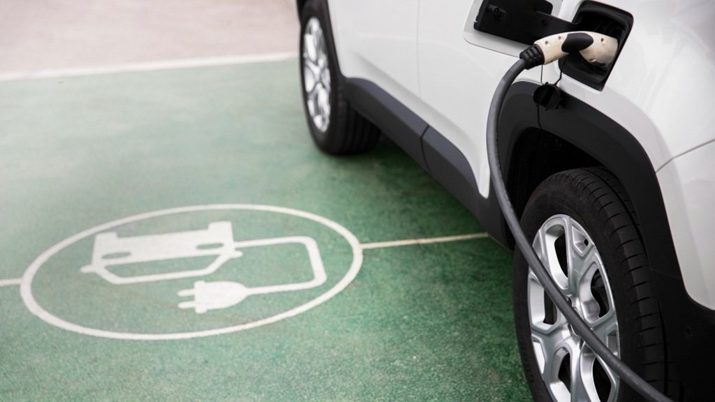 Cargar, mantener y reutilizar: los tres negocios del vehículo eléctrico Cargar, mantener y reutilizar: los tres negocios del vehículo eléctrico