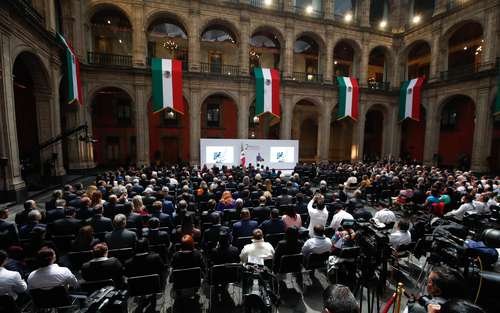Deuda de Pemex bajó 20 mil mdd; la economía, estable y avanzando Deuda de Pemex bajó 20 mil mdd; la economía, estable y avanzando