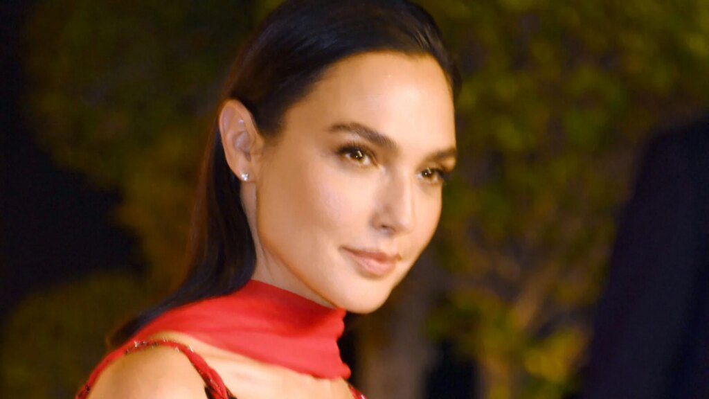 Gal Gadot Sheds Light on Her Controversial ‘Wonder Woman’ Exit Gal Gadot Sheds Light on Her Controversial 'Wonder Woman' Exit