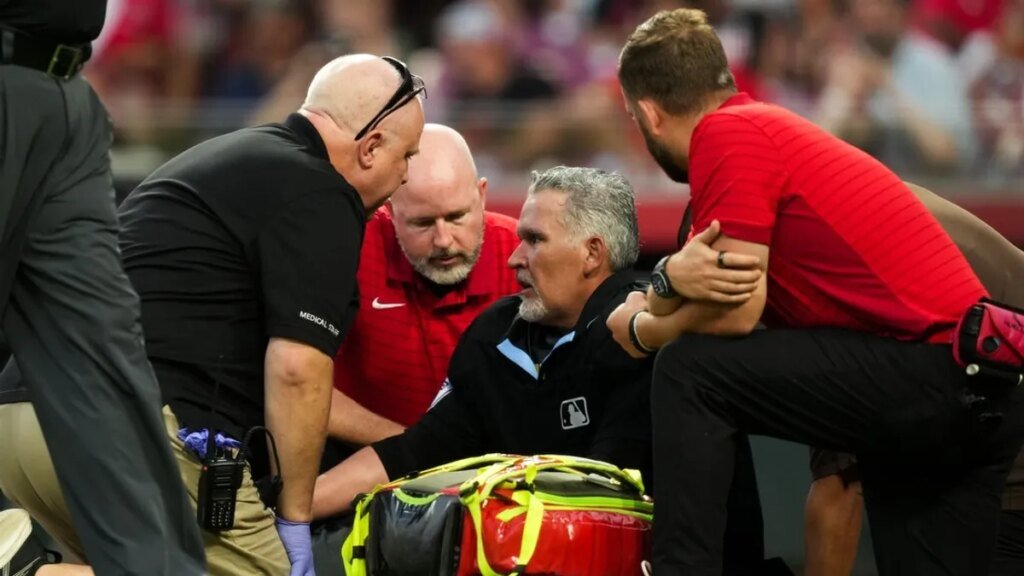 Home-plate umpire Manny Gonzalez (heat exhaustion) leaves game in Cincinnati