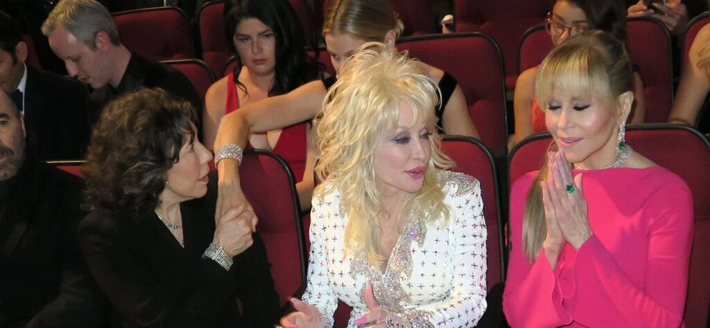 Jane Fonda Fights Tears Remembering Dolly Parton As ‘Love’ Jane Fonda Fights Tears Remembering Dolly Parton As ‘Love’