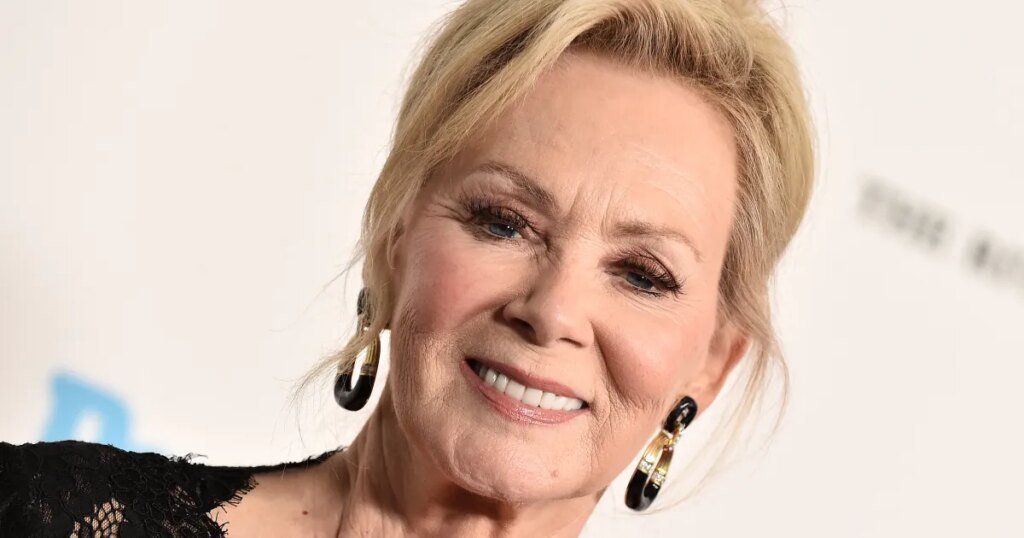 Jean Smart’s Polished Satin Blazer Set Style Is on Amazon Jean Smart's Polished Satin Blazer Set Style Is on Amazon