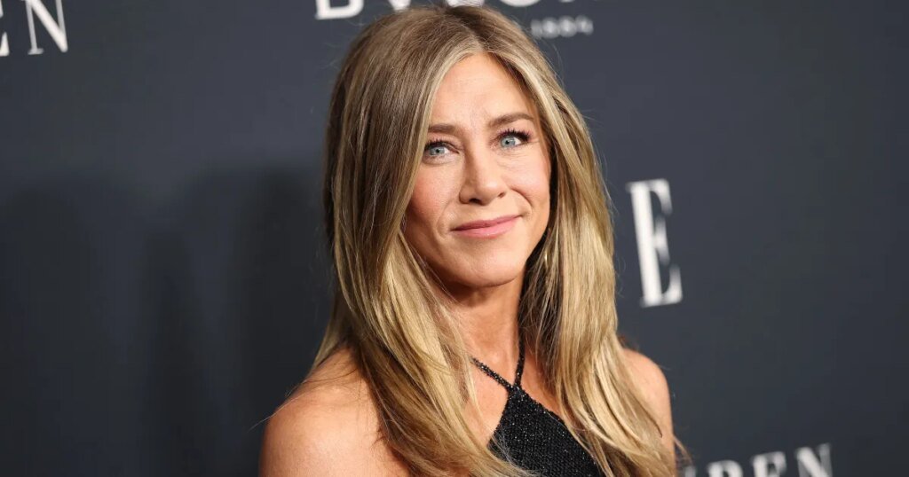 Jennifer Aniston’s Latest Take on Cargo Pants Is Her Chicest Yet Jennifer Aniston’s Latest Take on Cargo Pants Is Her Chicest Yet