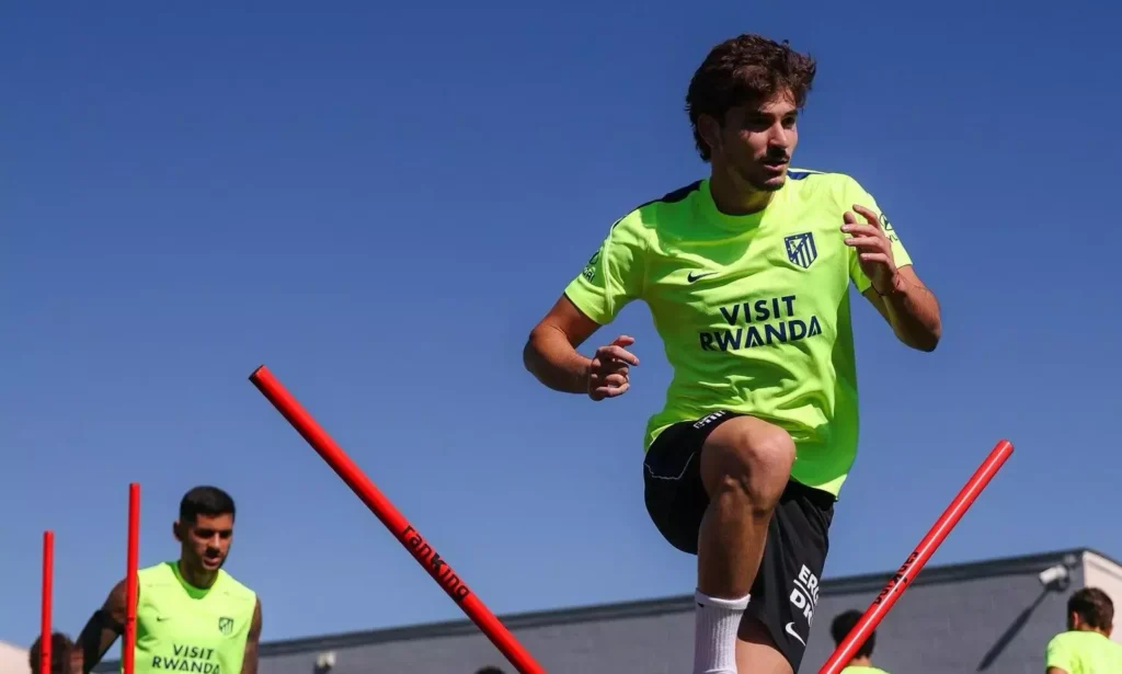 Julián Álvarez to Stay at Atlético Until January Julián Álvarez to Stay at Atlético Until January
