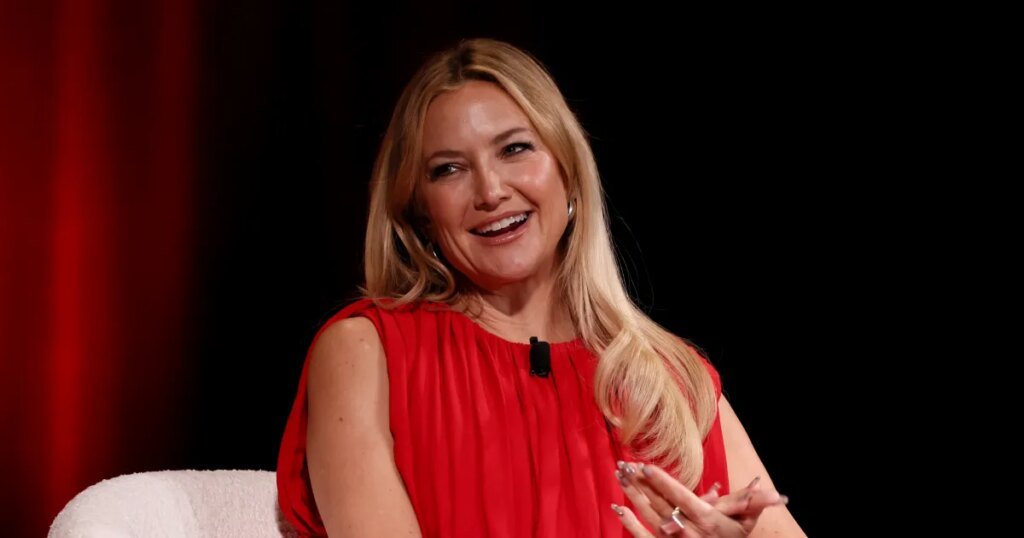 Kate Hudson Revives the Ugly Shoe Trend With This Comfy Slip-on Style Kate Hudson Revives the Ugly Shoe Trend With This Comfy Slip-on Style