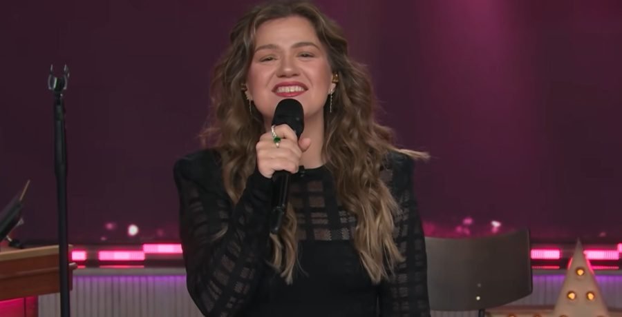 Kelly Clarkson Closes Chapter Of Life, Says Major Goodbye Kelly Clarkson Closes Chapter Of Life, Says Major Goodbye