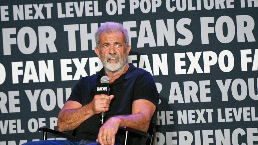 Mel Gibson Apologizes For Mocking ASL Interpreter