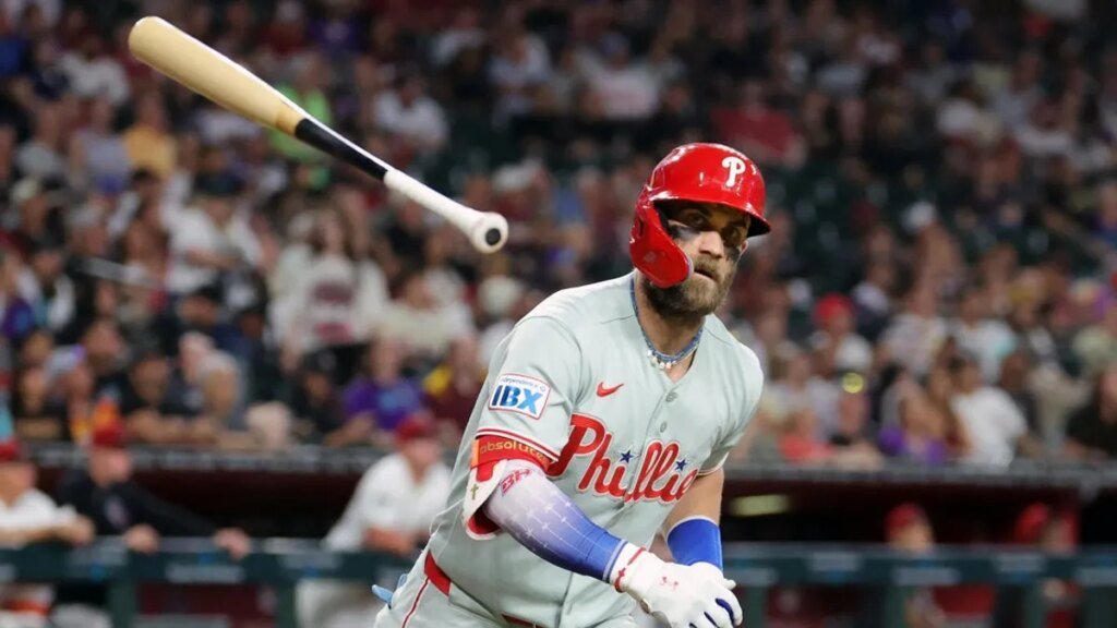 Phillies edge Diamondbacks, remain tied atop NL wild-card race
