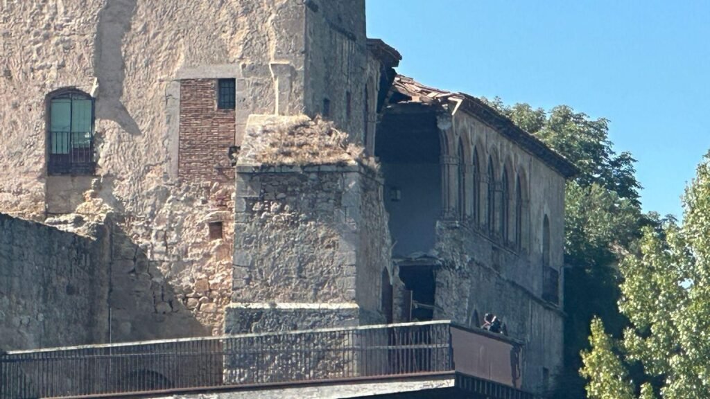 Se derrumba parte del castillo del siglo XV de Almazán, en Soria Se derrumba parte del castillo del siglo XV de Almazán, en Soria