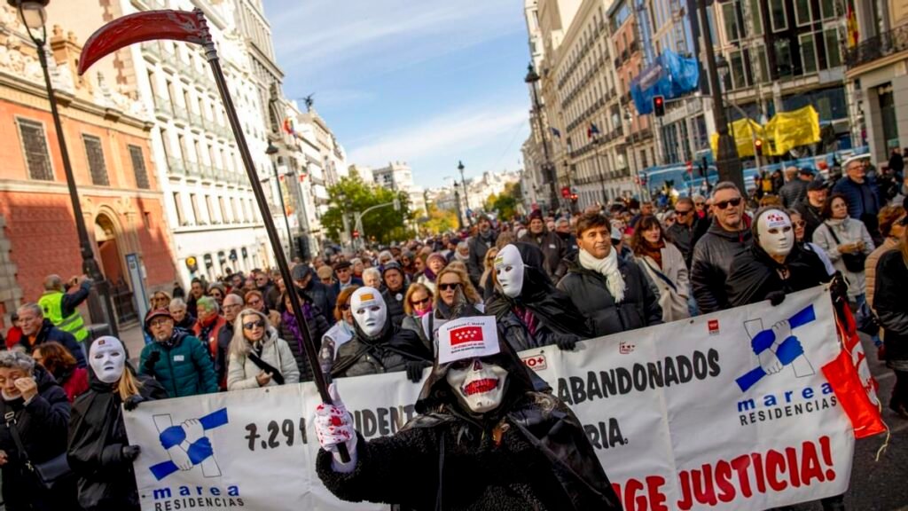 Una jueza pide una macrocausa para investigar los ‘protocolos de la vergüenza’ en las residencias madrileñas durante la pandemia Una jueza pide una macrocausa para investigar los 'protocolos de la vergüenza' en las residencias madrileñas durante la pandemia